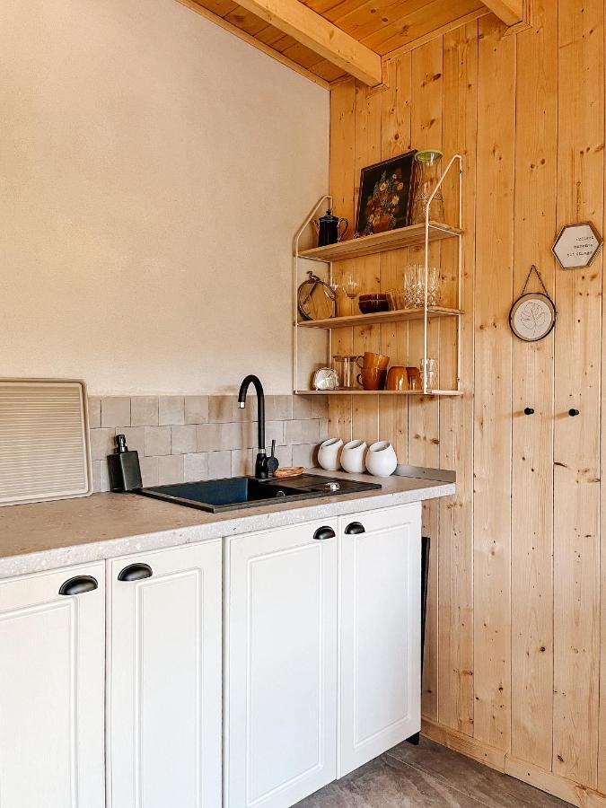 Elysian Fields - The Island Tiny House Bed & Breakfast Sadu Exterior photo