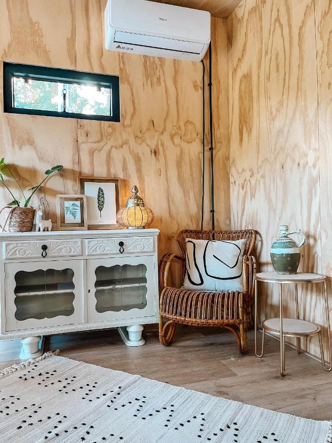 Elysian Fields - The Island Tiny House Bed & Breakfast Sadu Exterior photo
