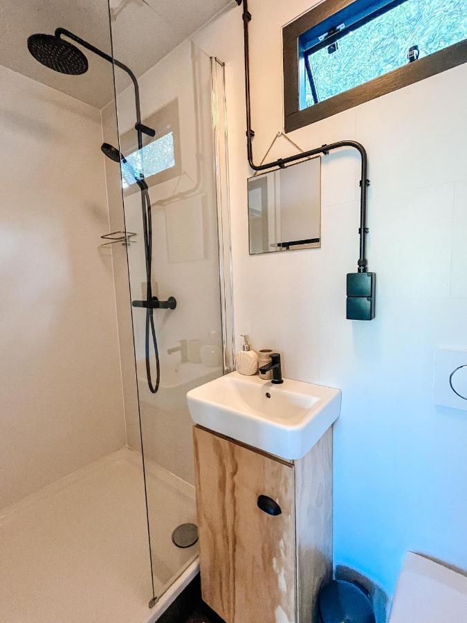 Elysian Fields - The Island Tiny House Bed & Breakfast Sadu Exterior photo