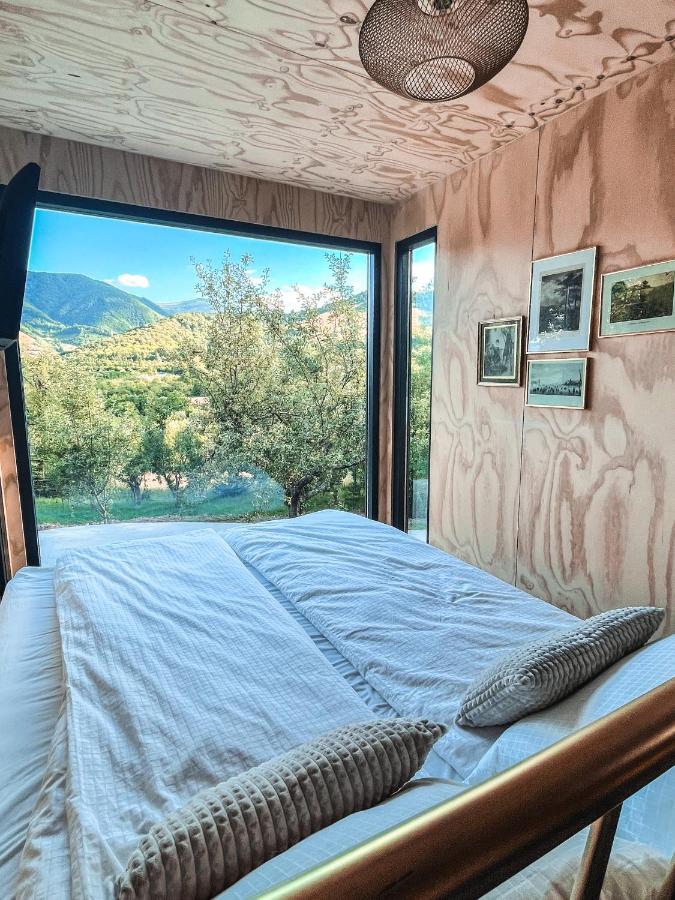 Elysian Fields - The Island Tiny House Bed & Breakfast Sadu Exterior photo