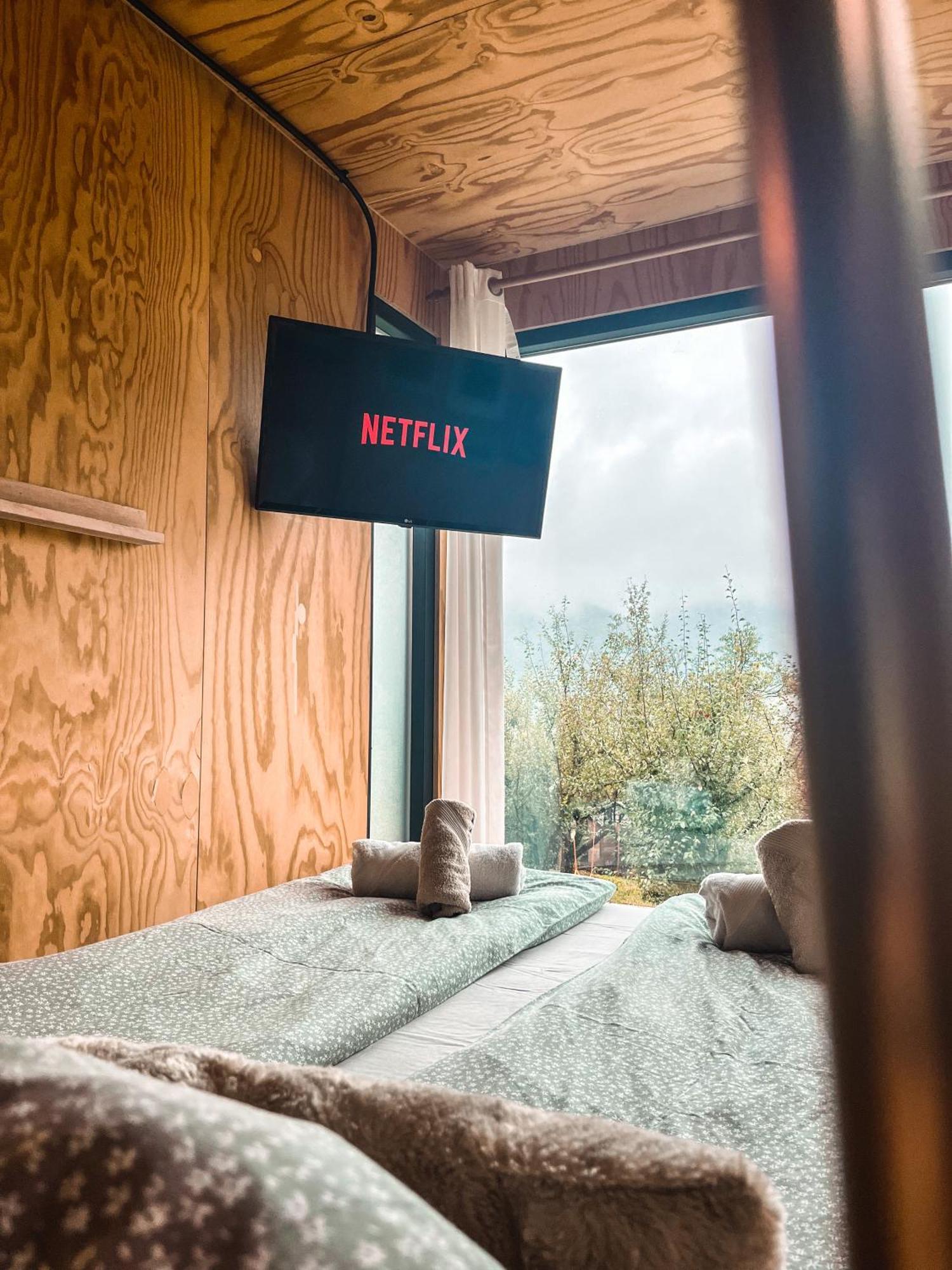 Elysian Fields - The Island Tiny House Bed & Breakfast Sadu Exterior photo